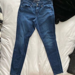 Universal thread mid rise skinny 8/29 dark wash